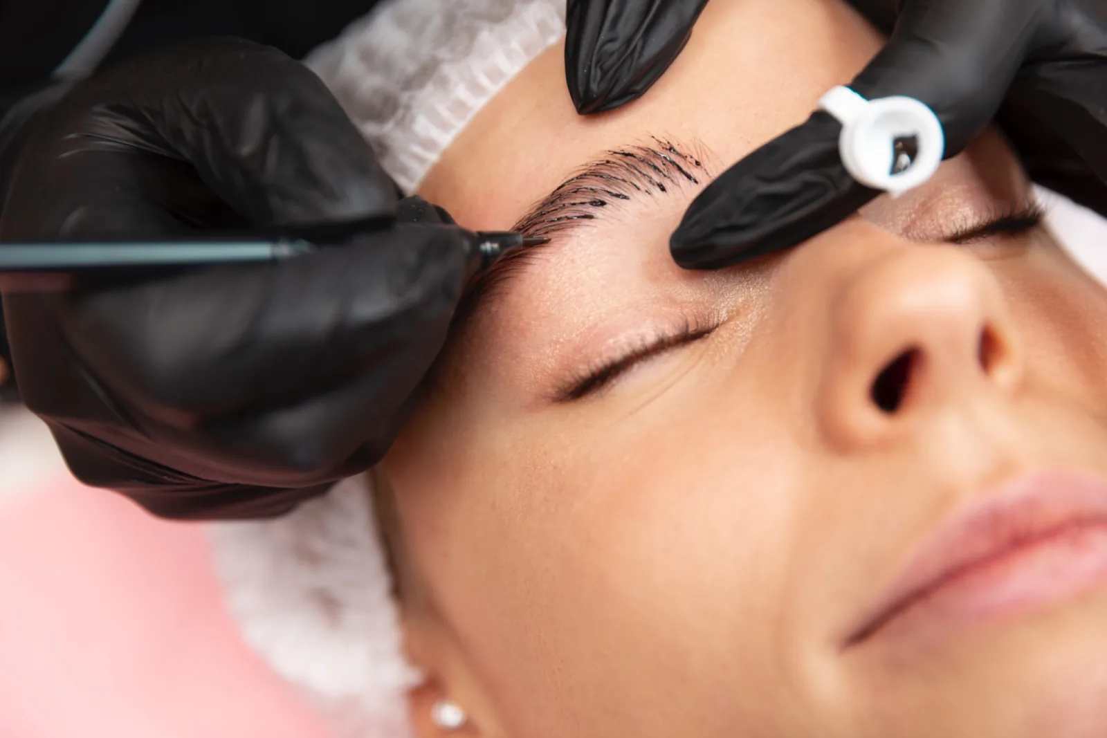Microblading Augenbrauen-Behandlung mit PhiBrows Methode in Zürich